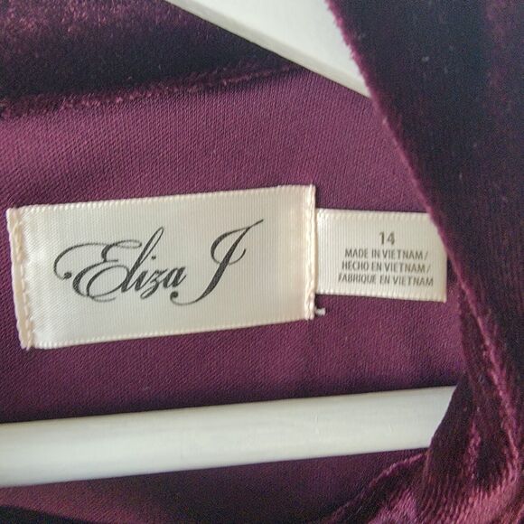 Eliza J dress womens size 14 Burgundy Velvet Bell-Sleeve Choker v-neck holiday - Picture 6 of 7